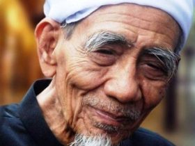 KH. Maimun Zubair - Sumber Foto : https://radarsurabaya.jawapos.com
