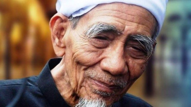 KH. Maimun Zubair - Sumber Foto : https://radarsurabaya.jawapos.com
