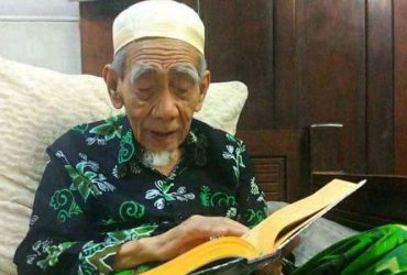KH. Maimun Zubair - Sumber Foto : https://www.jatimpos.co/