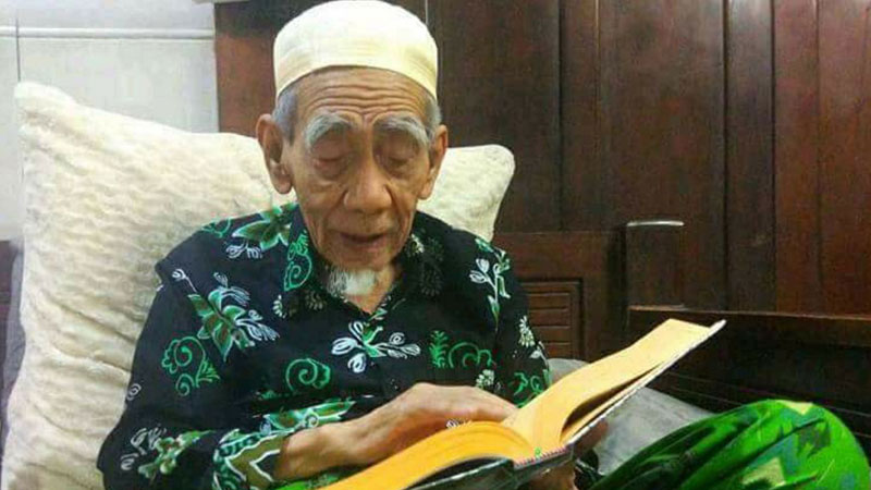 KH. Maimun Zubair - Sumber Foto : https://www.jatimpos.co/